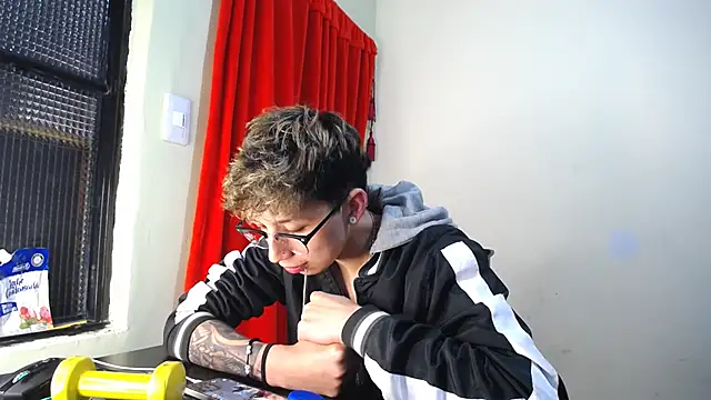  Thomas hot  online show from 1, 2, 2025