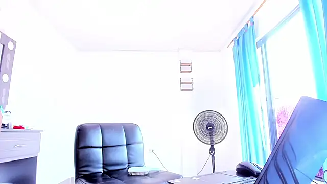 xmissinchesxx online show from 7, 7, 2026