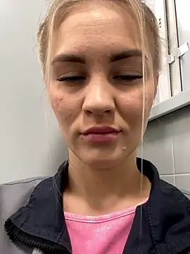 Snapshot of DreamGirl-777 chatting on 4, 12, 2024 DreamGirl-777 online show from 4, 12, 2024