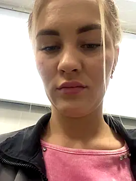 Snapshot of DreamGirl-777 chatting on 4, 12, 2024 DreamGirl-777 online show from 4, 12, 2024