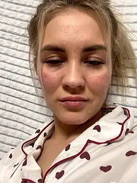 Snapshot of DreamGirl-777 chatting on 4, 12, 2024 DreamGirl-777 online show from 4, 12, 2024