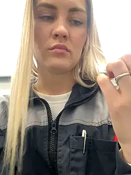 Snapshot of DreamGirl-777 chatting on 6, 12, 2024 DreamGirl-777 online show from 6, 12, 2024