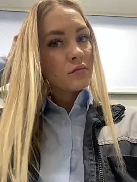 Snapshot of DreamGirl-777 chatting on 10, 12, 2024 DreamGirl-777 online show from 10, 12, 2024