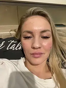 Snapshot of DreamGirl-777 chatting on 19, 12, 2024 DreamGirl-777 online show from 19, 12, 2024