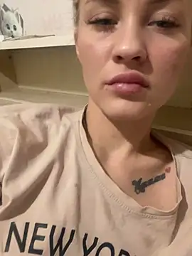 Snapshot of DreamGirl-777 chatting on 2, 1, 2025 DreamGirl-777 online show from 2, 1, 2025