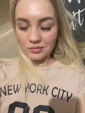 Snapshot of DreamGirl-777 chatting on 22, 1, 2025 DreamGirl-777 online show from 22, 1, 2025