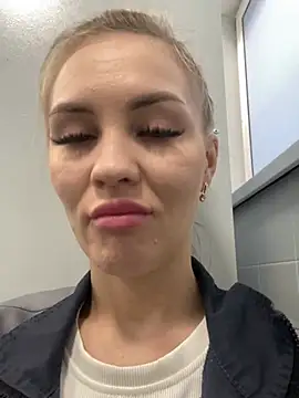 Snapshot of DreamGirl-777 chatting on 3, 2, 2025 DreamGirl-777 online show from 3, 2, 2025