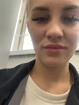 Snapshot of DreamGirl-777 chatting on 3, 2, 2025 DreamGirl-777 online show from 3, 2, 2025