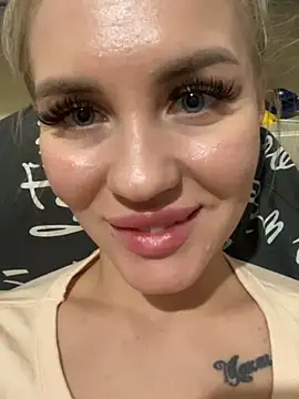 Snapshot of DreamGirl-777 chatting on 3, 2, 2025 DreamGirl-777 online show from 3, 2, 2025