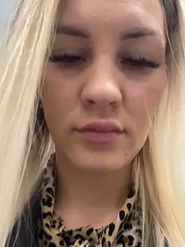 Snapshot of DreamGirl-777 chatting on 10, 2, 2025 DreamGirl-777 online show from 10, 2, 2025