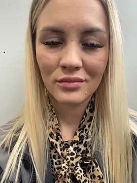 Snapshot of DreamGirl-777 chatting on 10, 2, 2025 DreamGirl-777 online show from 10, 2, 2025