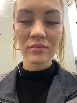 Snapshot of DreamGirl-777 chatting on 12, 2, 2025 DreamGirl-777 online show from 12, 2, 2025