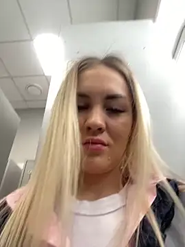 Snapshot of DreamGirl-777 chatting on 25, 2, 2025 DreamGirl-777 online show from 25, 2, 2025