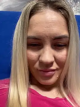 Snapshot of DreamGirl-777 chatting on 5, 3, 2025 DreamGirl-777 online show from 5, 3, 2025