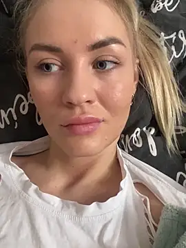 Snapshot of DreamGirl-777 chatting on 7, 3, 2025 DreamGirl-777 online show from 7, 3, 2025