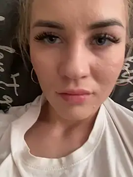 Snapshot of DreamGirl-777 chatting on 21, 3, 2025 DreamGirl-777 online show from 21, 3, 2025