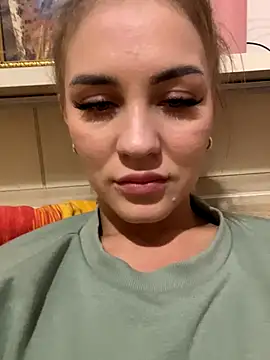 Snapshot of DreamGirl-777 chatting on 14, 9, 2025 DreamGirl-777 online show from 14, 9, 2025