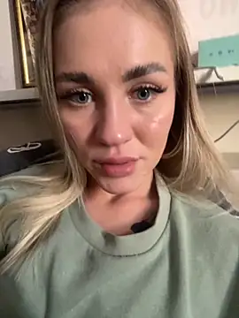 Snapshot of DreamGirl-777 chatting on 25, 9, 2025 DreamGirl-777 online show from 25, 9, 2025