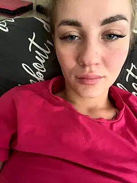 Snapshot of DreamGirl-777 chatting on 10, 10, 2025 DreamGirl-777 online show from 10, 10, 2025