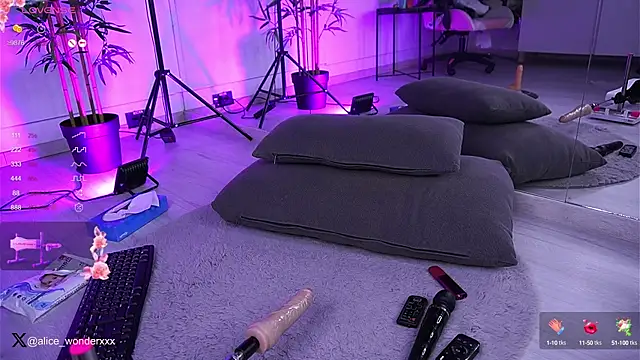 Snapshot of VanessaSimon chatting on 18, 1, 2025 VanessaSimon online show from 18, 1, 2025