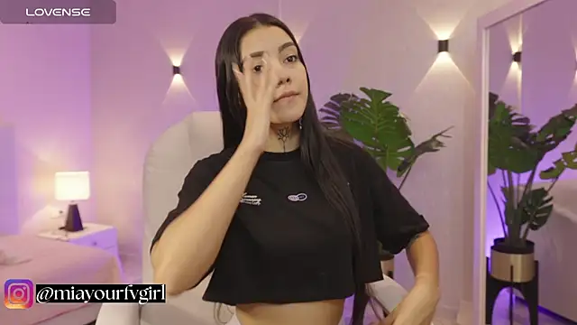 miagomezweb1 online show from 17, 10, 2025