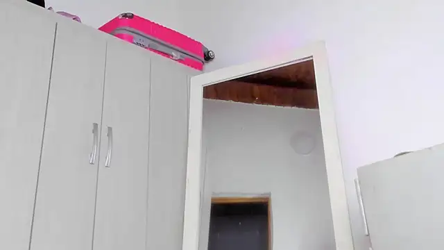 Kendall Hotsexy x online show from 14, 4, 2026