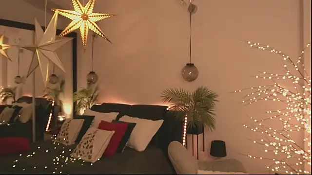 DaisyStacey online show from 5, 12, 2025