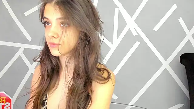 Snapshot of BabyAylin chatting on 6, 1, 2025 BabyAylin online show from 6, 1, 2025