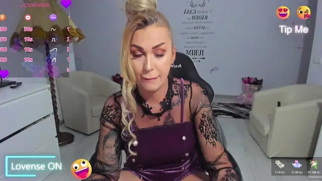 GlossyDiamondX online show from 2, 4, 2026