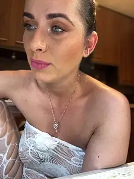 Hotmomcheckk  online show from 3, 1, 2025