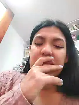 Sophie-hatter online show from 6, 2, 2025