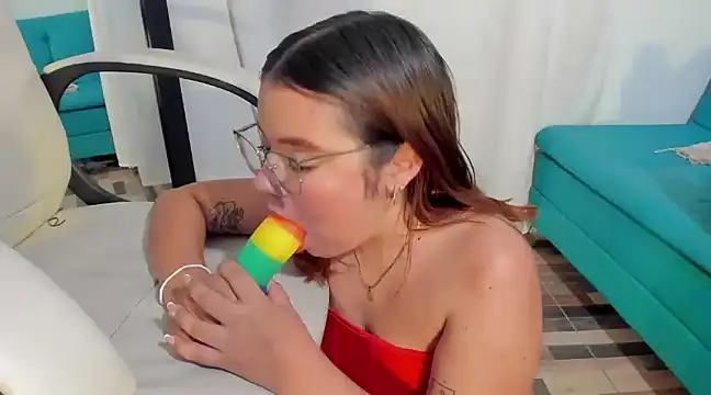 Snapshot of maddy066 chatting on 11, 3, 2025 maddy066 online show from 11, 3, 2025