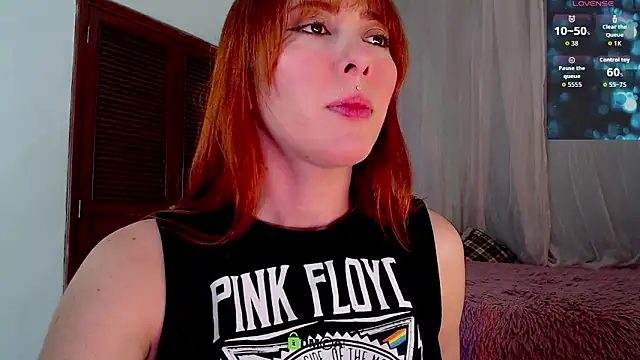 lanaturner  online show from 25, 10, 2025