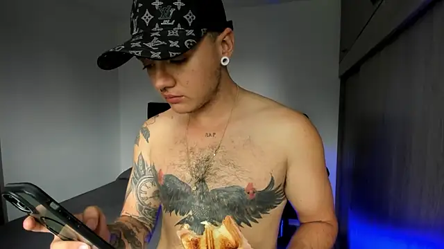 Snapshot of male_pussy chatting on 24, 4, 2026 male pussy online show from 24, 4, 2026