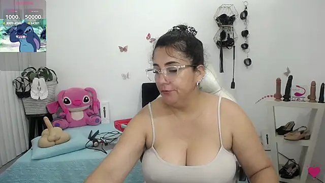 Snapshot of mom_hot__ chatting on 15, 6, 2026 mom hot online show from 15, 6, 2026