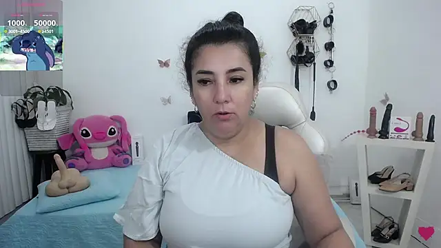 Snapshot of mom_hot__ chatting on 19, 6, 2026 mom hot online show from 19, 6, 2026