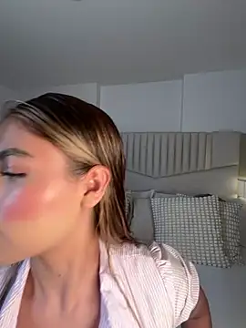  laura 02 online show from 13, 6, 2026