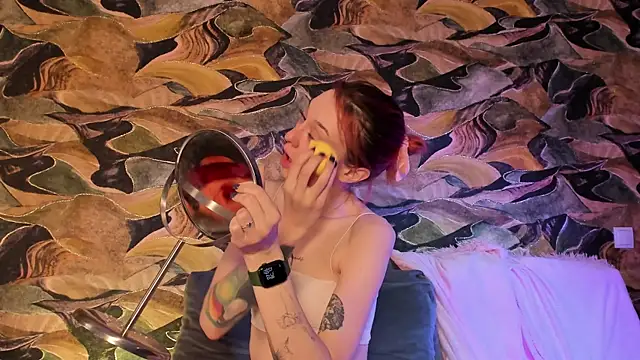 Snapshot of CrystalRey chatting on 12, 1, 2025 CrystalRey online show from 12, 1, 2025