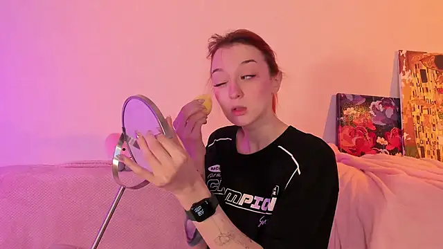 Snapshot of CrystalRey chatting on 13, 2, 2025 CrystalRey online show from 13, 2, 2025