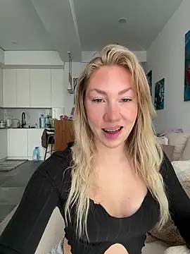 Snapshot of LuisaBecker chatting on 17, 1, 2026 LuisaBecker online show from 17, 1, 2026