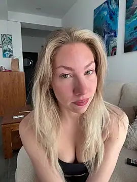 Snapshot of LuisaBecker chatting on 1, 2, 2026 LuisaBecker online show from 1, 2, 2026