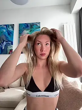 Snapshot of LuisaBecker chatting on 21, 2, 2026 LuisaBecker online show from 21, 2, 2026