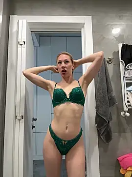 Snapshot of LuisaBecker chatting on 5, 4, 2026 LuisaBecker online show from 5, 4, 2026