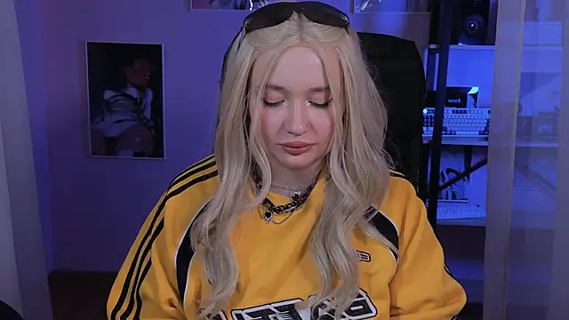 carolina elf online show from 25, 10, 2025