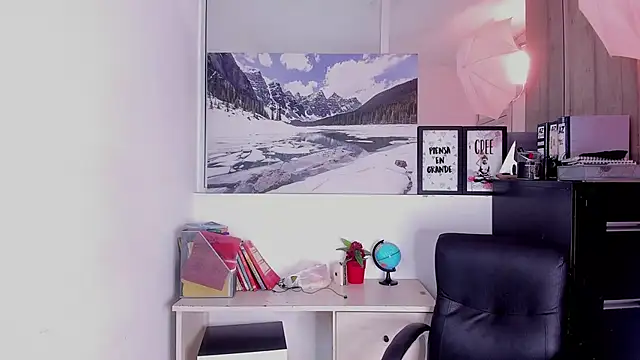 Snapshot of xenia_golden chatting on 1, 3, 2026 xenia golden online show from 1, 3, 2026