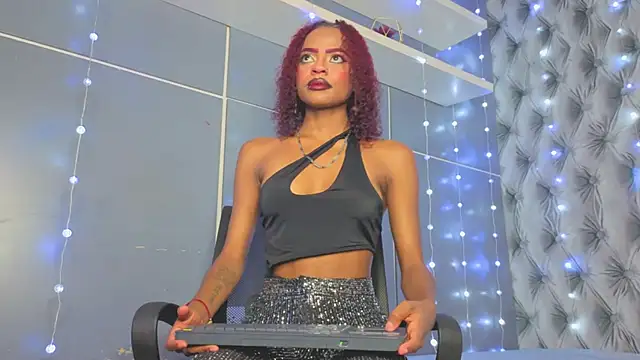 Snapshot of Hilary-banks chatting on 30, 11, 2025 Hilary-banks online show from 30, 11, 2025