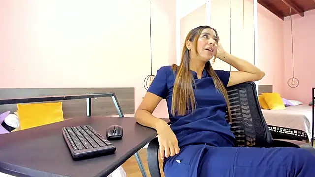 Snapshot of Alana_Suares1 chatting on 5, 1, 2026 Alana Suares1 online show from 5, 1, 2026