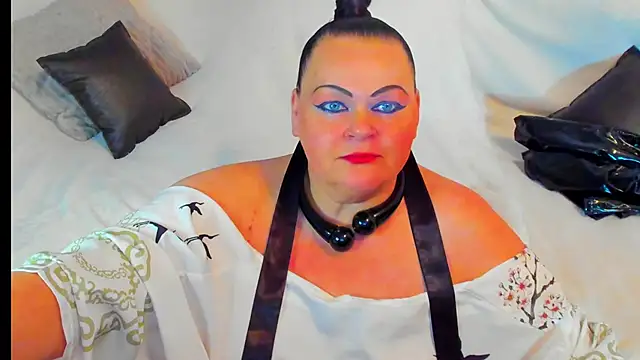 Snapshot of MilanaBiegert chatting on 2, 1, 2025 MilanaBiegert online show from 2, 1, 2025