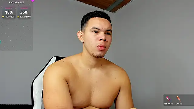Snapshot of jhotta_fox chatting on 18, 12, 2024 jhotta fox online show from 18, 12, 2024
