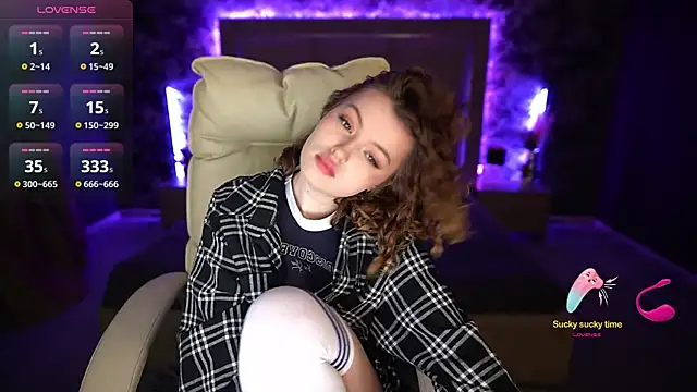 Snapshot of YesPussyClover chatting on 8, 2, 2025 YesPussyClover online show from 8, 2, 2025